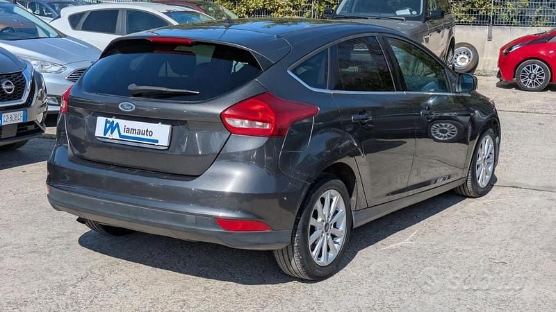 Usata Ford Focus 120 CV (88 kW) 2017 Grigio Monovolume
