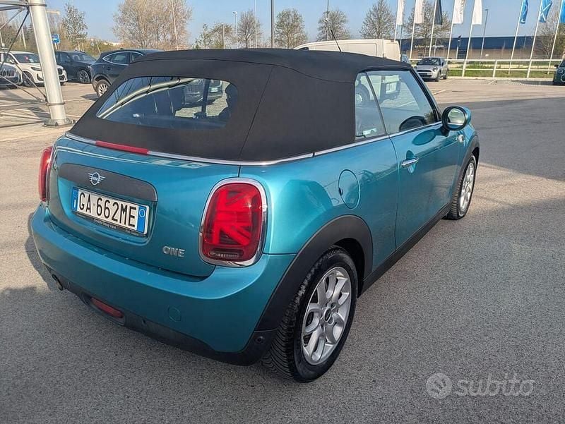 Usata Mini One Cabriolet Hype 102 CV (75 kW) 2020 Caribbean acqua metallic Cabrio