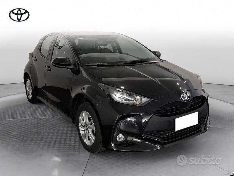Usata Toyota Yaris Hybrid Lounge 116 CV (85 kW) 2022 Black met Berlina