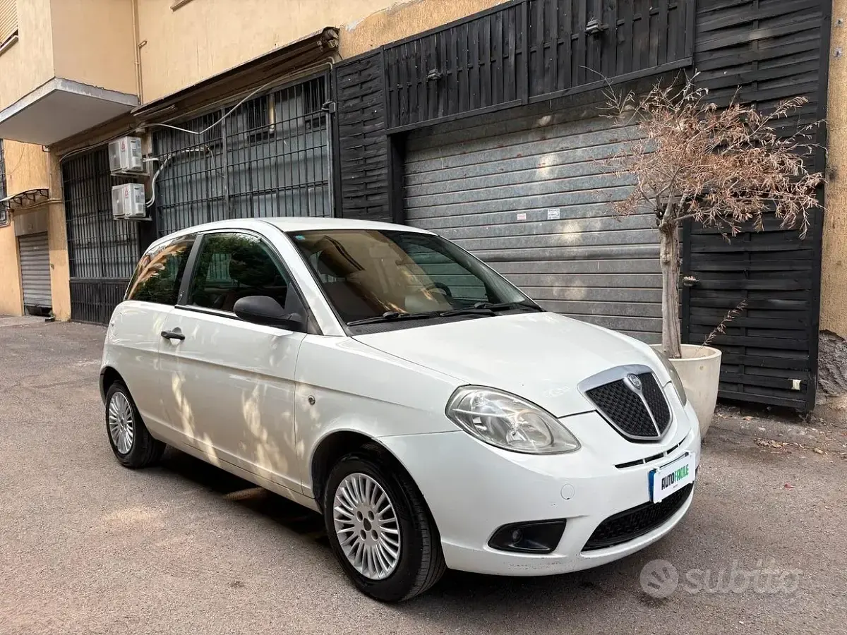 Usata Lancia Ypsilon 60 CV (44 kW) 2009 Bianco Utilitaria
