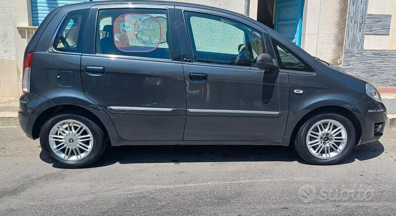 Usata Lancia Musa 2010 Grigio Monovolume