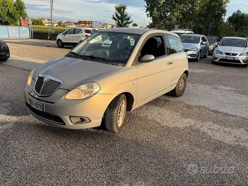 Usata Lancia Ypsilon 77 CV (56 kW) 2007 Grigio Utilitaria