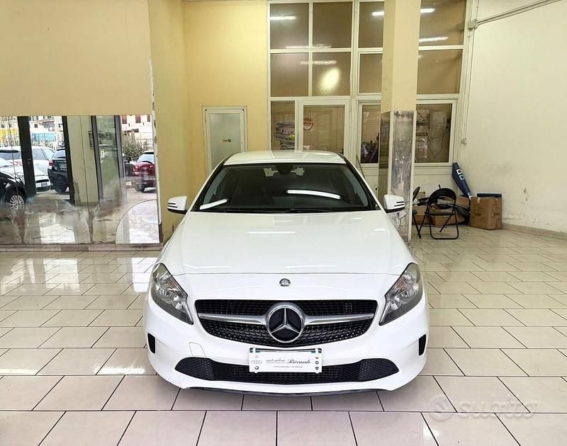 Usata Mercedes A180 108 CV (79 kW) 2015 Bianco Berlina
