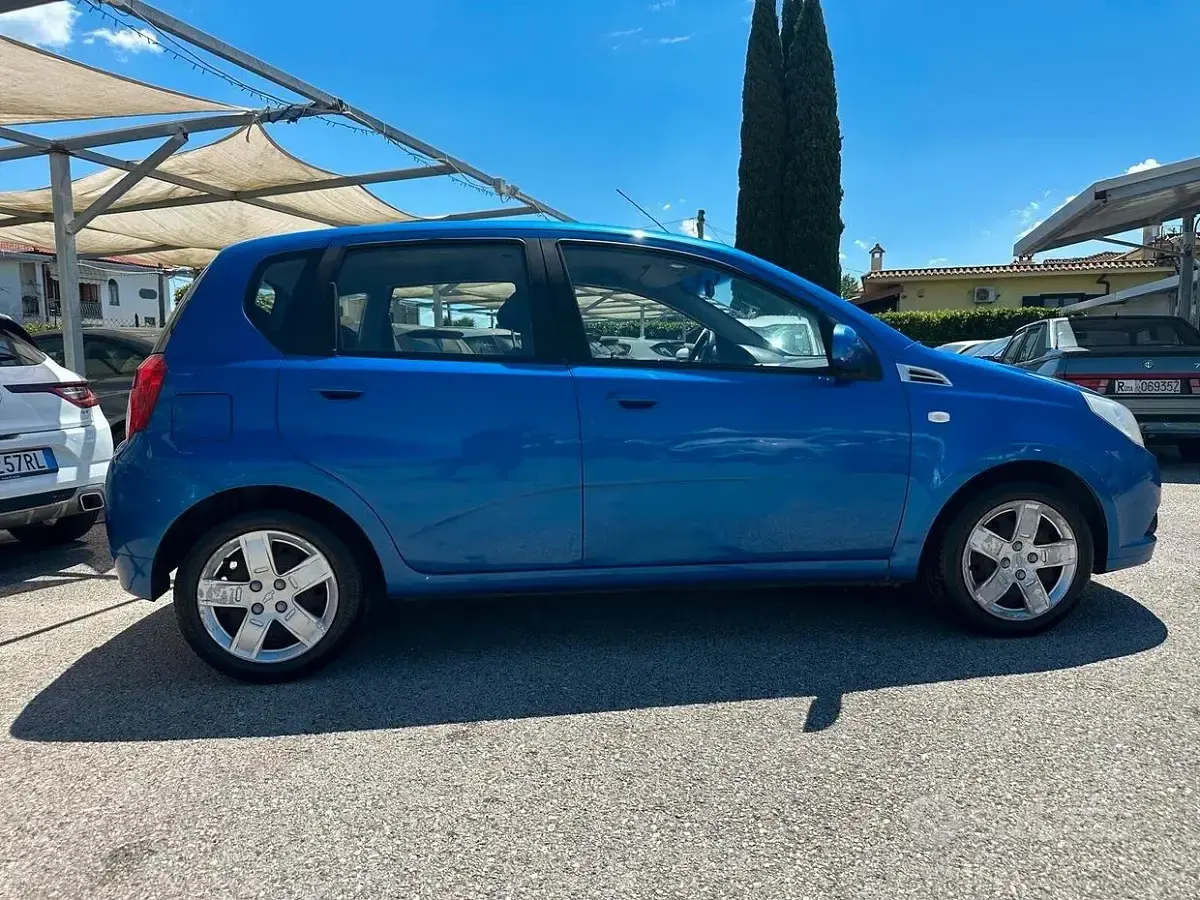 Usata Chevrolet Aveo 82 CV (60 kW) 2009 Bluazzurro Berlina