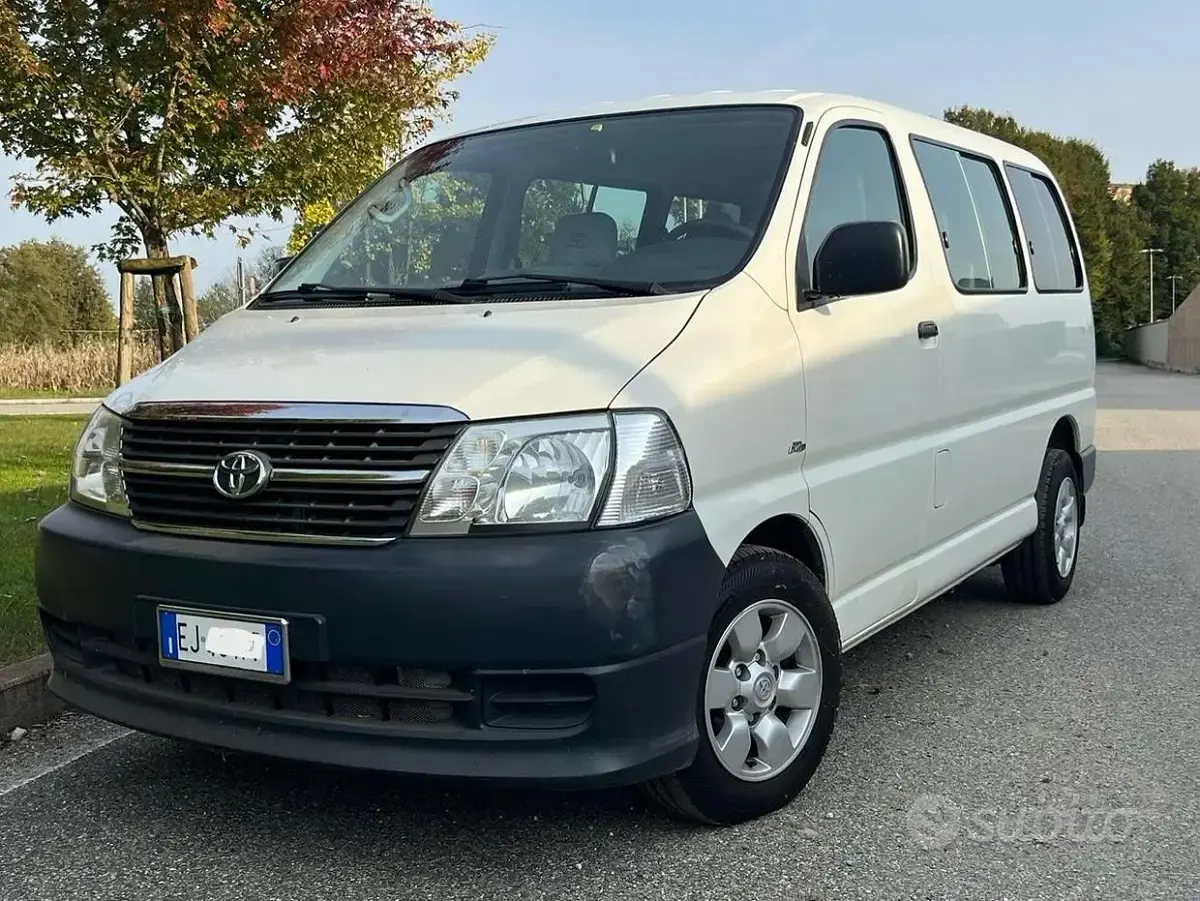 Usata Toyota HiAce 163 CV (119 kW) 2009 Furgone