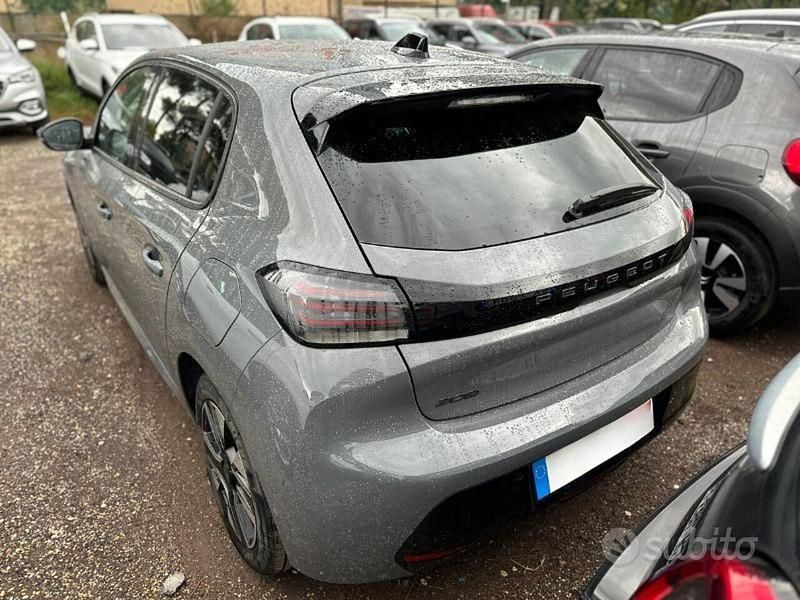 Usata Peugeot 208 Allure 101 CV (74 kW) 2025 Grigio Utilitaria