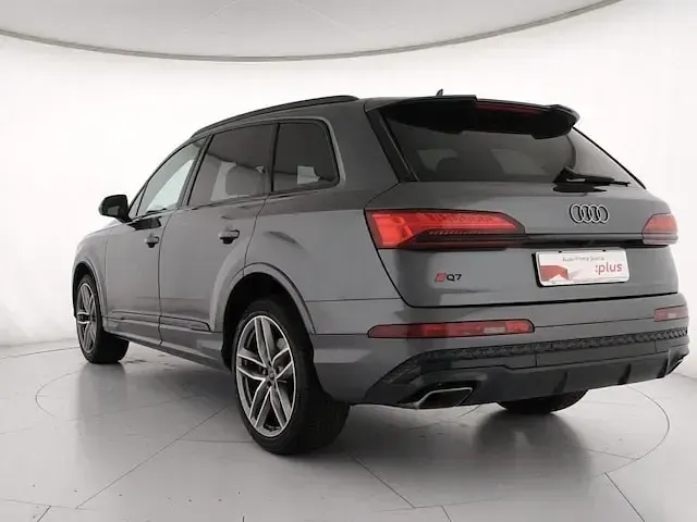 Usata Audi Q7 S-Line 286 CV (210 kW) 2024 Grigio daytona SUV