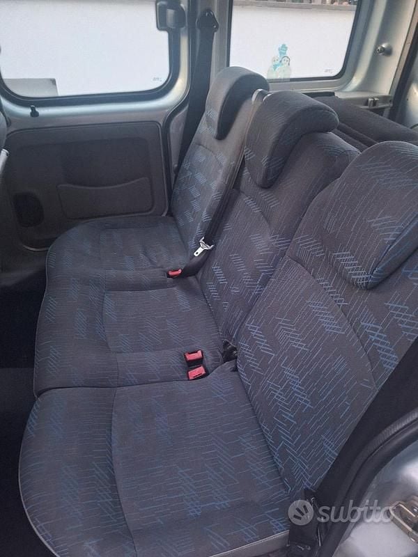 Usata Renault Kangoo 75 CV (55 kW) 2006 Grigio Monovolume