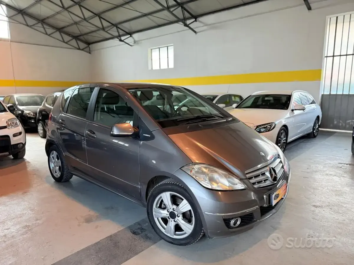 Usata Mercedes A160 95 CV (69 kW) 2011 Grigio Utilitaria