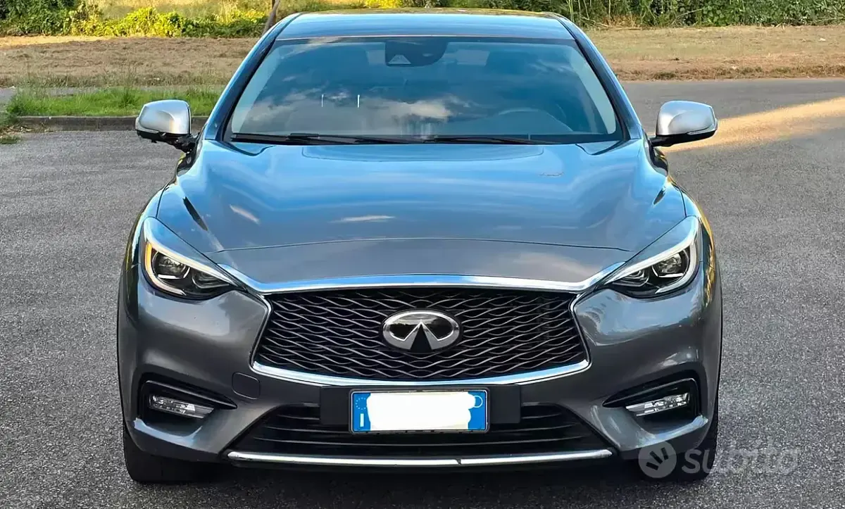 Usata Infiniti Q30 Business Executive 109 CV (80 kW) 2017 Grigio Monovolume