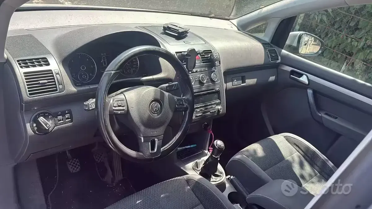 Usata VW Touran 105 CV (77 kW) 2014 Grigio Monovolume