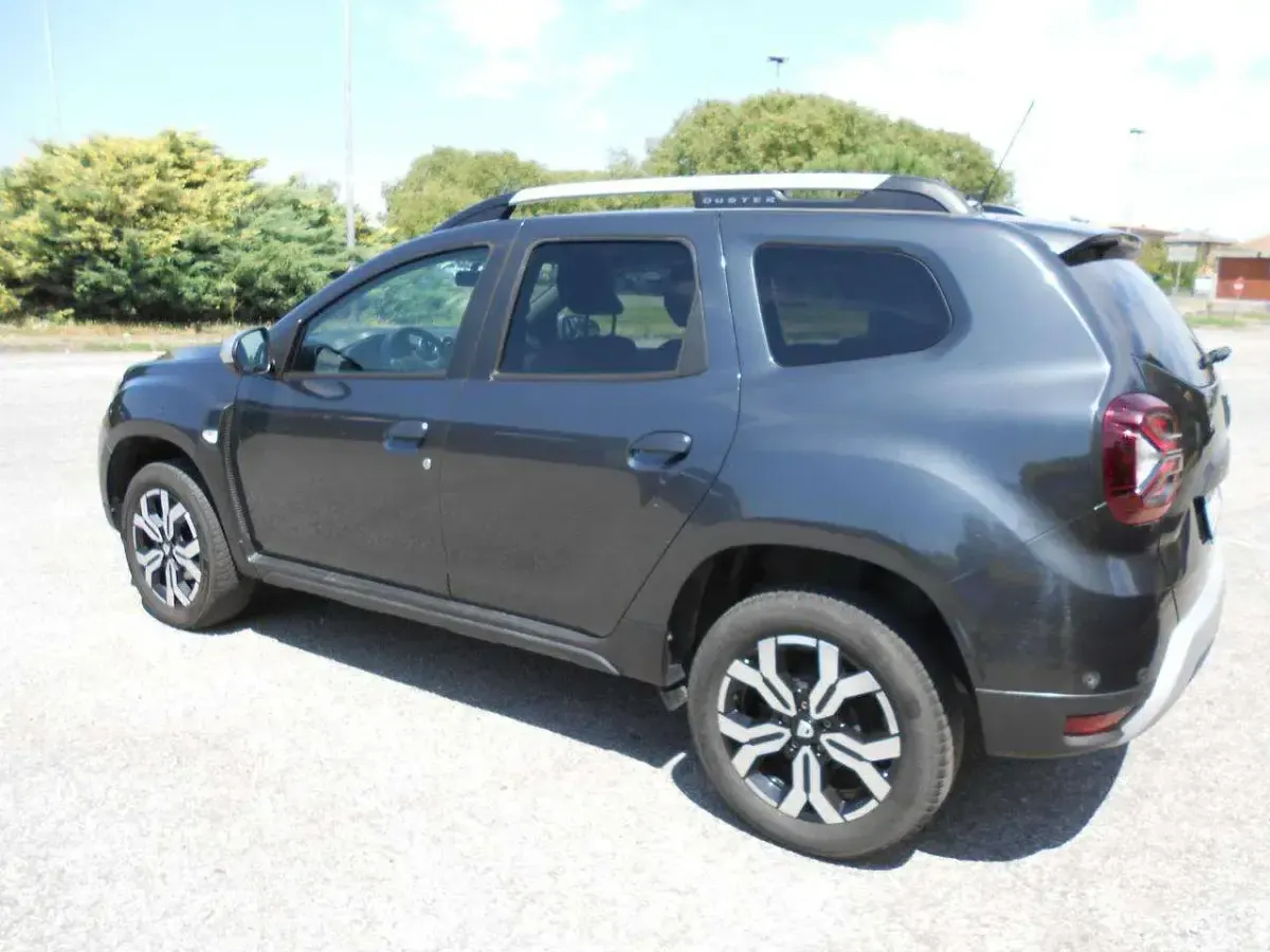 Usata Dacia Duster Prestige 116 CV (85 kW) 2022 Grigio scuro SUV