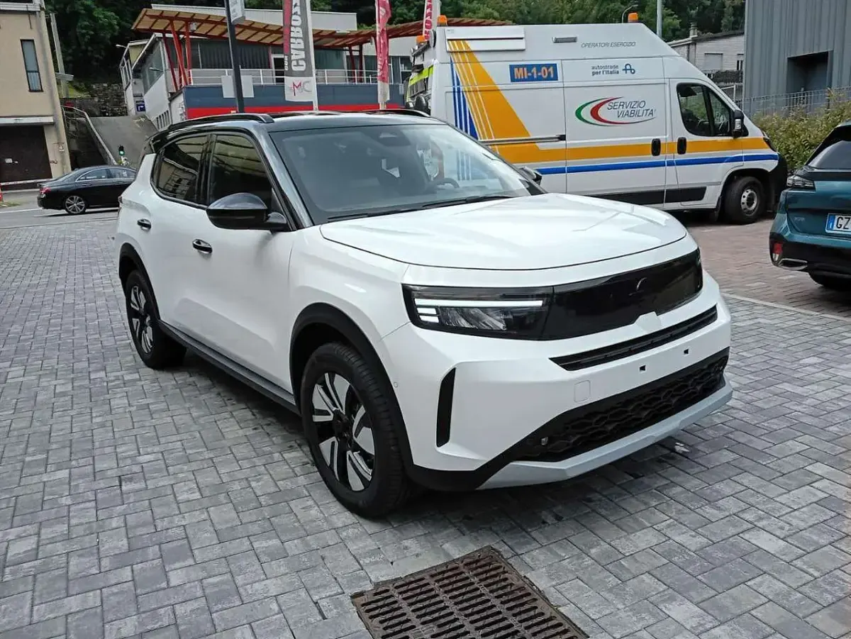 Nuova Opel Frontera 136 CV (100 kW) 2026 Bianco SUV