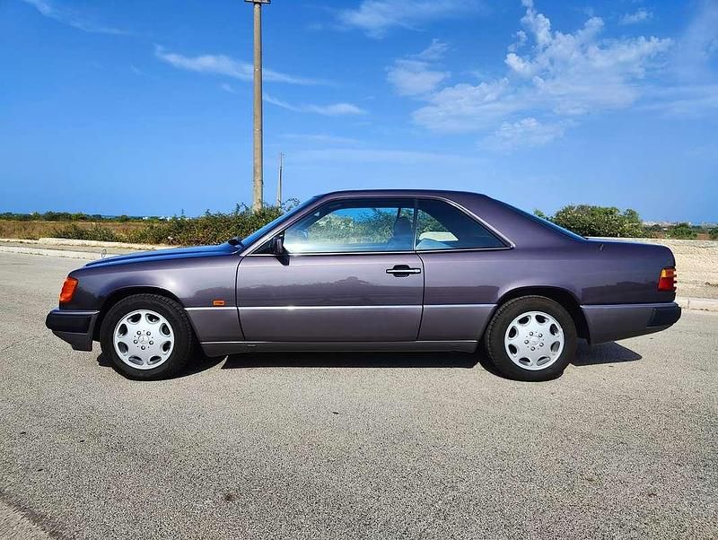 Usata Mercedes 200 122 CV (89 kW) 1992 Lilla Coupé