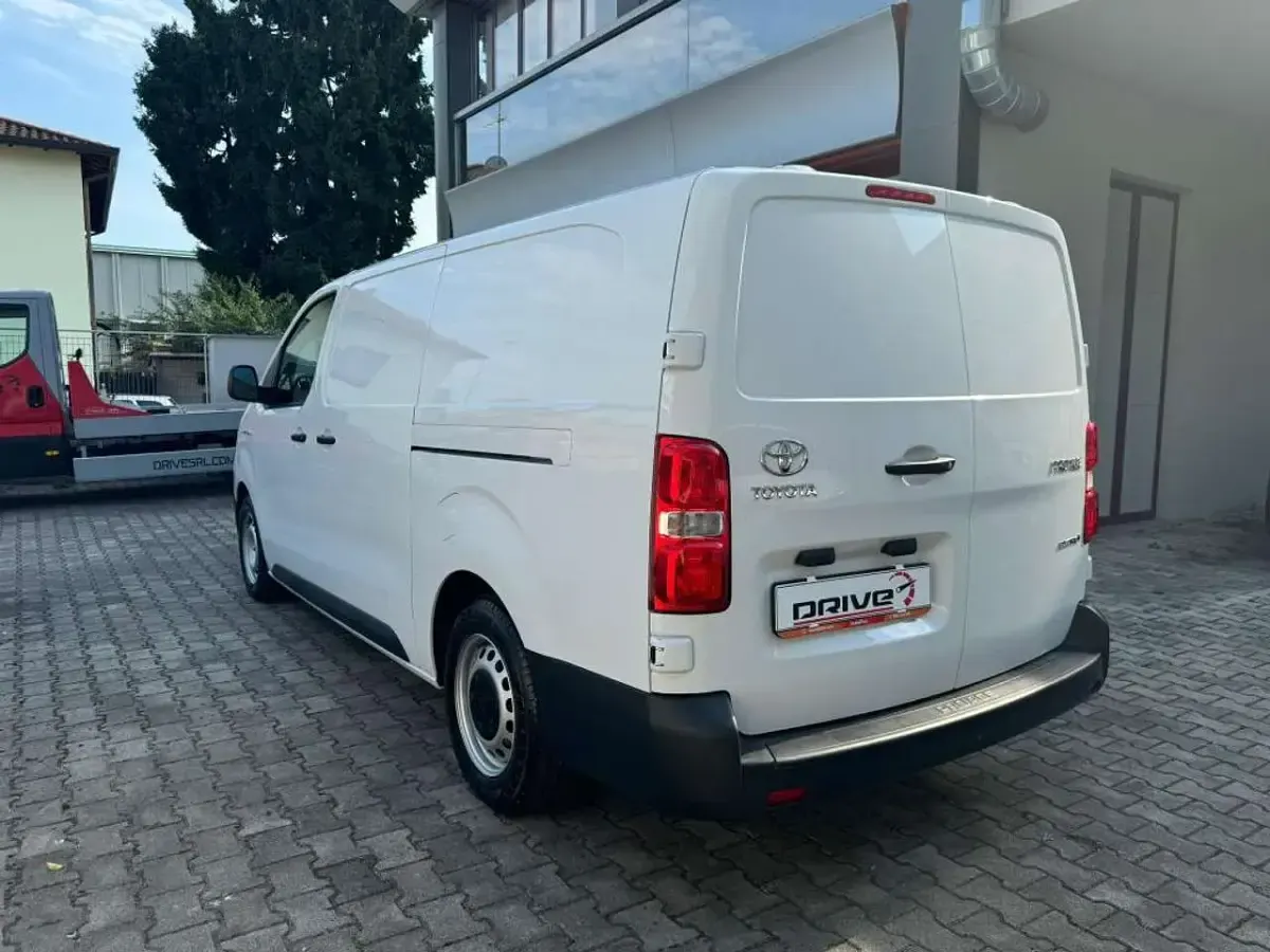 Usata Toyota Proace Active 56 kW (77 CV) 2024 Bianco Monovolume