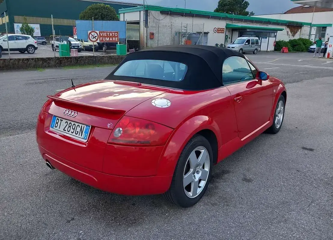 Usata Audi TT Roadster 150 CV (110 kW) 2001 Rosso Cabrio
