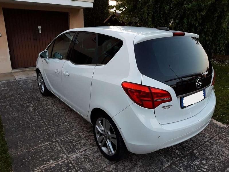 Usata Opel Meriva Cosmo 95 CV (69 kW) 2016 Bianco Monovolume