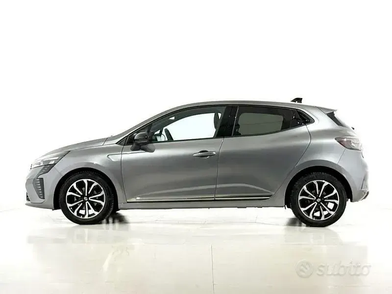 Usata Renault Clio V Techno 91 CV (66 kW) 2025 Grigio Berlina