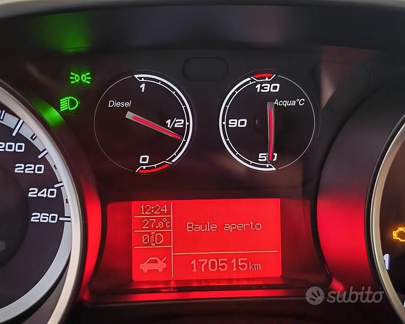 Usata 2011 Alfa Romeo Giulietta Distinctive Due volumi | 7400 € (Buon prezzo) - Immagine 1/4