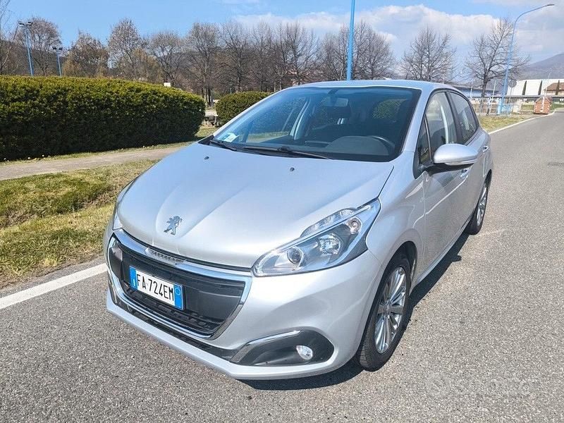 Usata Peugeot 208 67 CV (49 kW) 2016 Grigio Utilitaria
