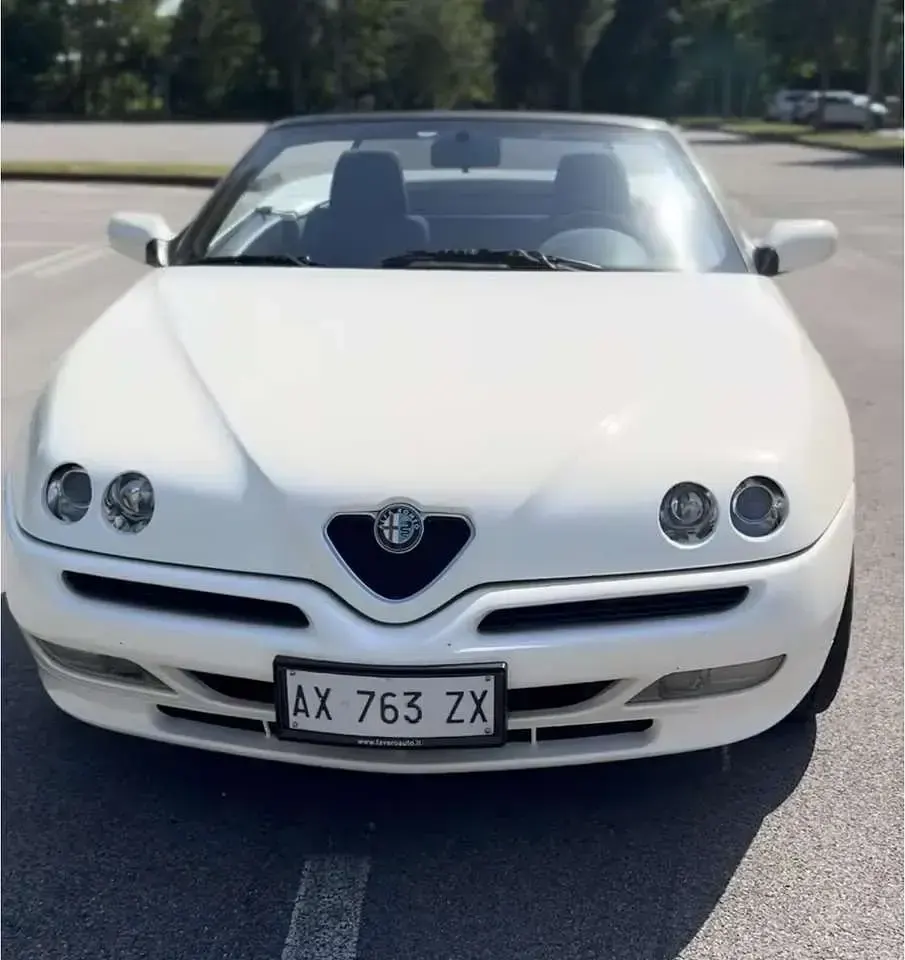 Usata Alfa Romeo Spider 144 CV (105 kW) 1999 Bianco Cabrio