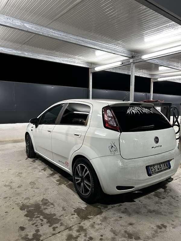 Usata Fiat Punto Evo Dynamic 75 CV (55 kW) 2013 Utilitaria