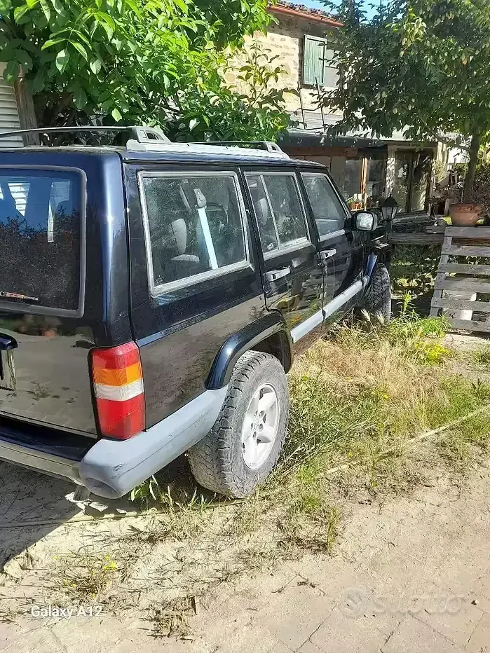 Usata Jeep Cherokee 116 CV (85 kW) 1999 Nero SUV