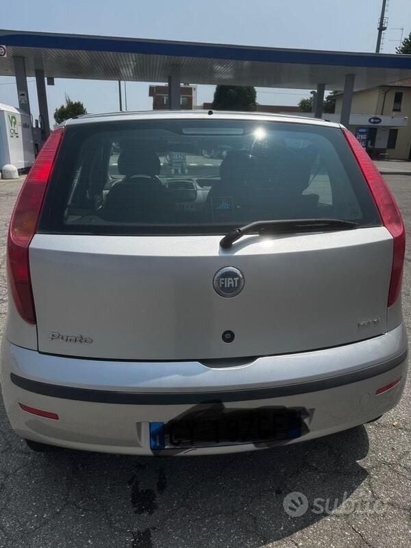 Usata Fiat Punto 69 CV (50 kW) 2005 Utilitaria