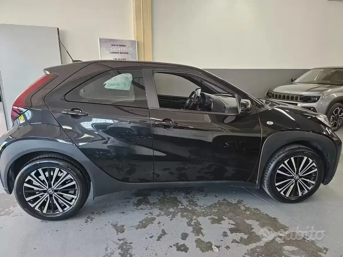 Usata Toyota Aygo X Lounge 72 CV (52 kW) 2025 Nero SUV