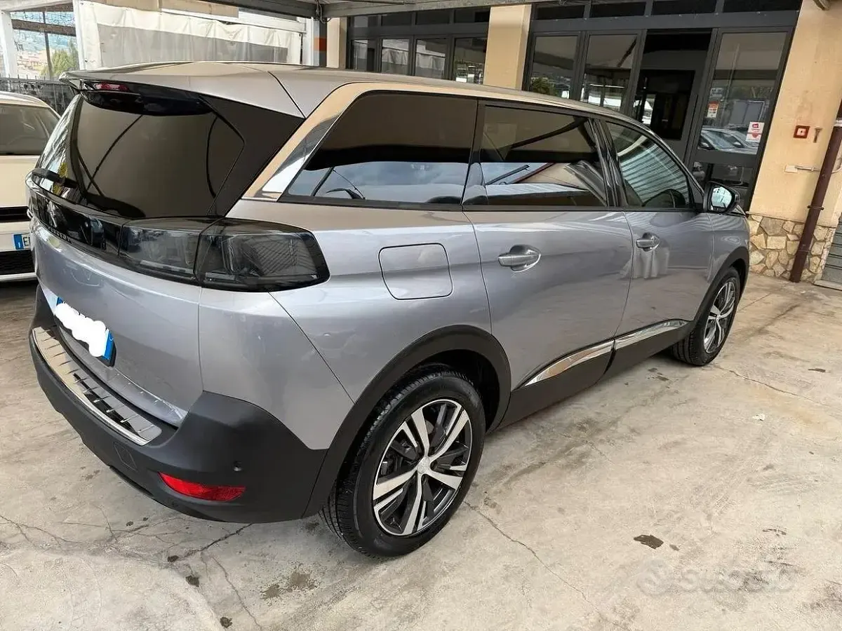 Usata Peugeot 5008 Allure 131 CV (96 kW) 2023 Grigio SUV