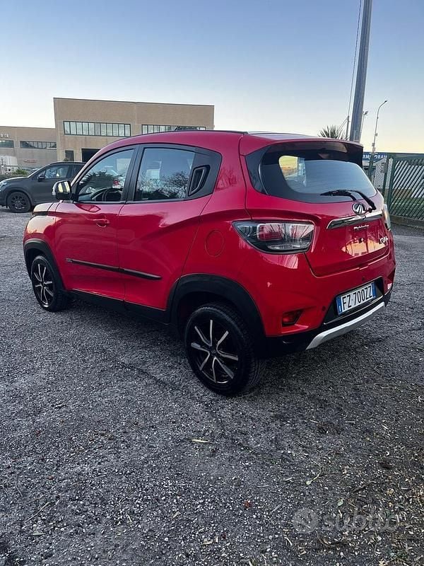 Usata Mahindra KUV100 87 CV (63 kW) 2020 Rosso SUV