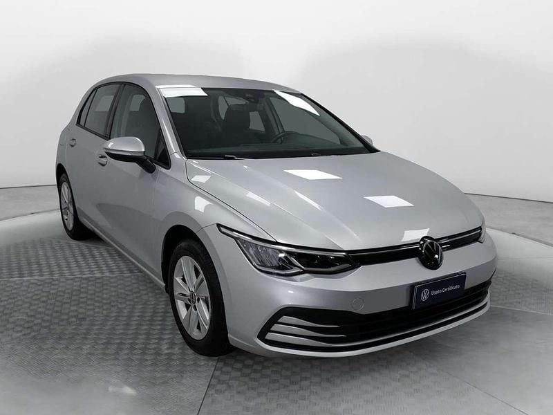 Usata VW Golf VIII Life 116 CV (85 kW) 2022 Argento Utilitaria