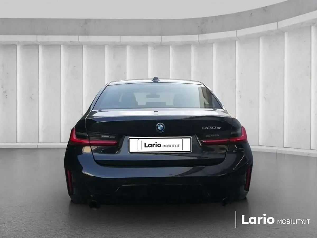 Usata BMW 320e M Sport 204 CV (150 kW) 2024 Black sapphire metallizzato Berlina