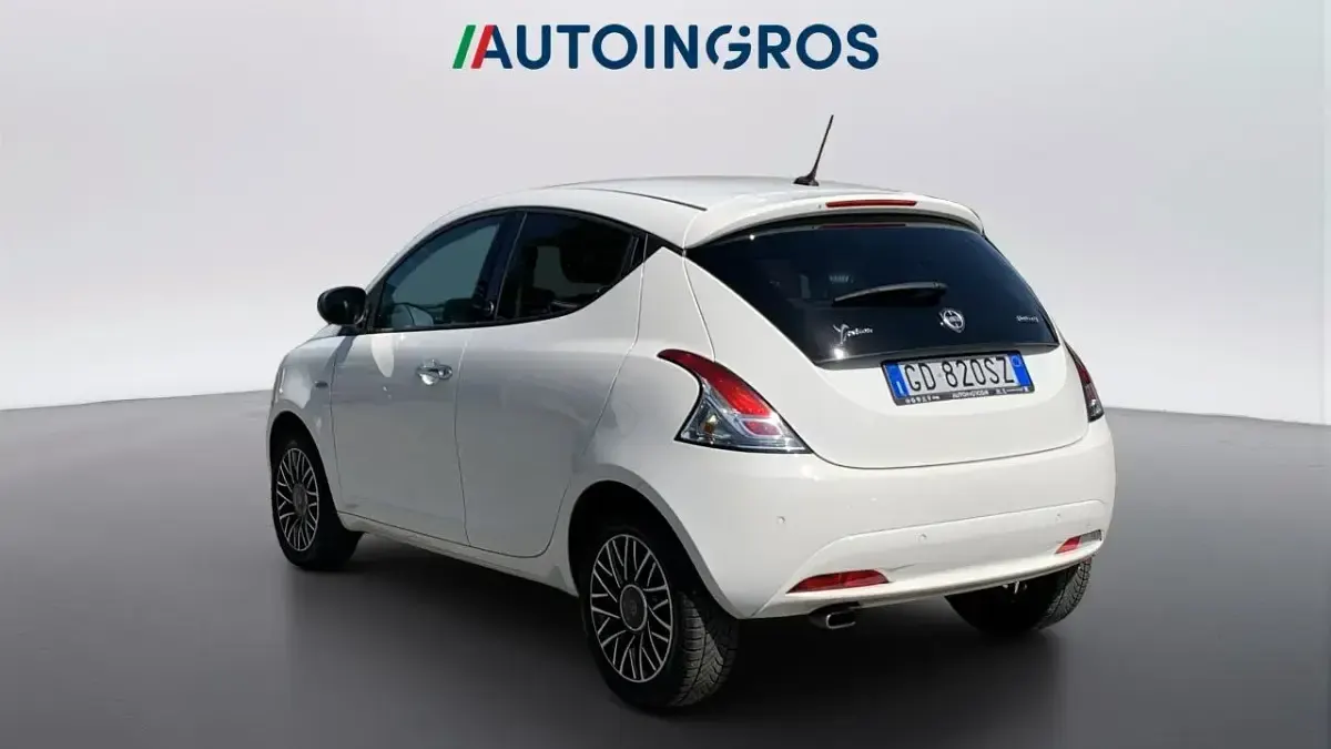 Usata Lancia Ypsilon Gold 69 CV (50 kW) 2020 Bianco Utilitaria