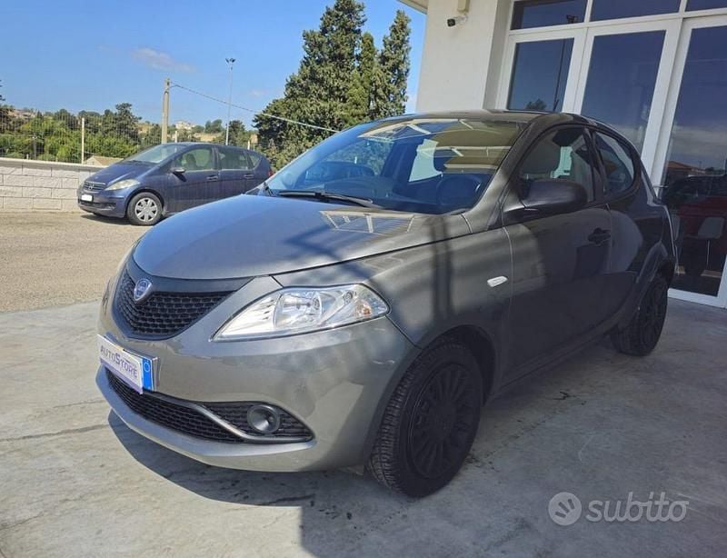Usata Lancia Ypsilon S 70 CV (51 kW) 2021 Bianco Utilitaria