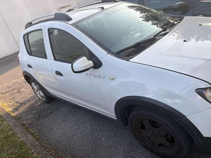Usata Dacia Sandero Stepway 90 CV (66 kW) 2014 Berlina