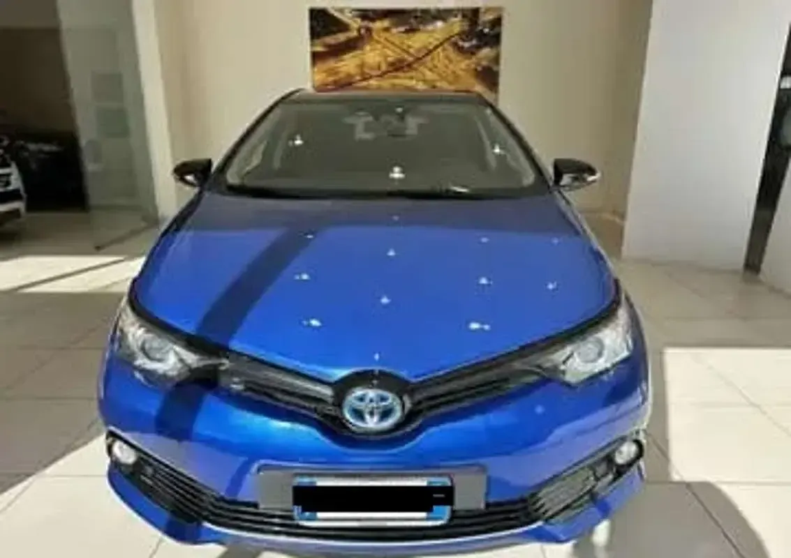Usata Toyota Auris Hybrid Edition 140 CV (102 kW) 2018 Blu/azzurro Berlina