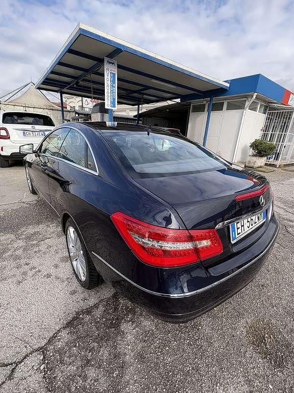 Usata Mercedes E250 204 CV (150 kW) 2011 Blu Coupé