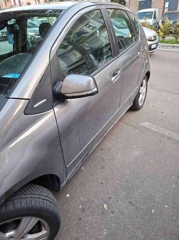 Usata Mercedes A180 Avantgarde Edition 109 CV (80 kW) 2012 Grigio Utilitaria