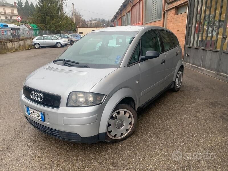Usata Audi A2 75 CV (55 kW) 2003 Argento Utilitaria
