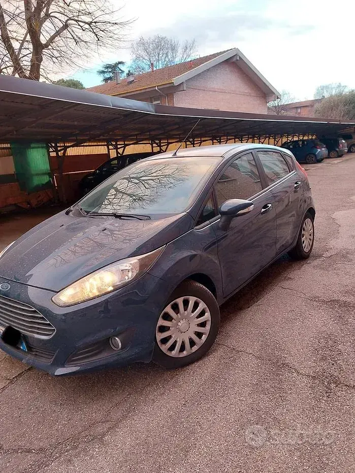 Usata Ford Fiesta 75 CV (55 kW) 2015 Blu Utilitaria
