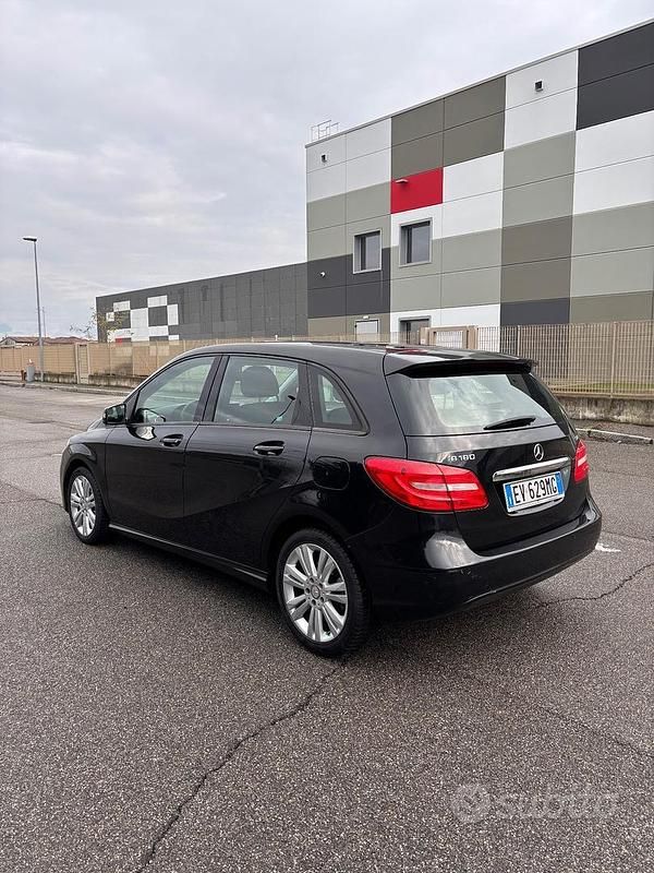 Usata Mercedes B180 Premium 109 CV (80 kW) 2014 Nero Utilitaria