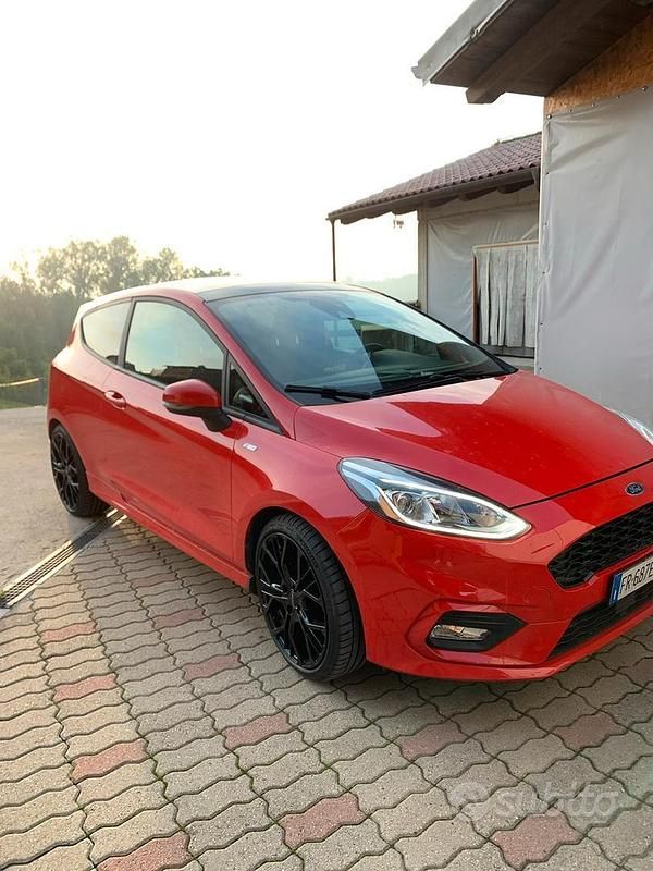 Rosso Usata 2017 Ford Fiesta ST-Line Berlina | 8000 € (Ottimo prezzo) - Immagine 1/4