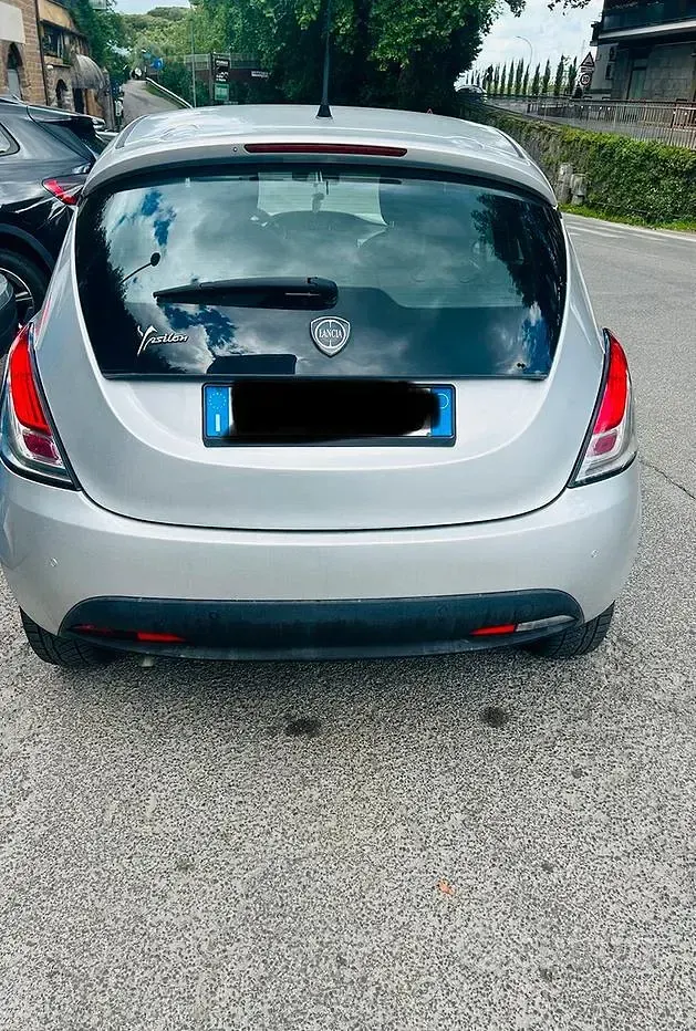 Usata Lancia Ypsilon 69 CV (50 kW) 2014 Grigio Utilitaria