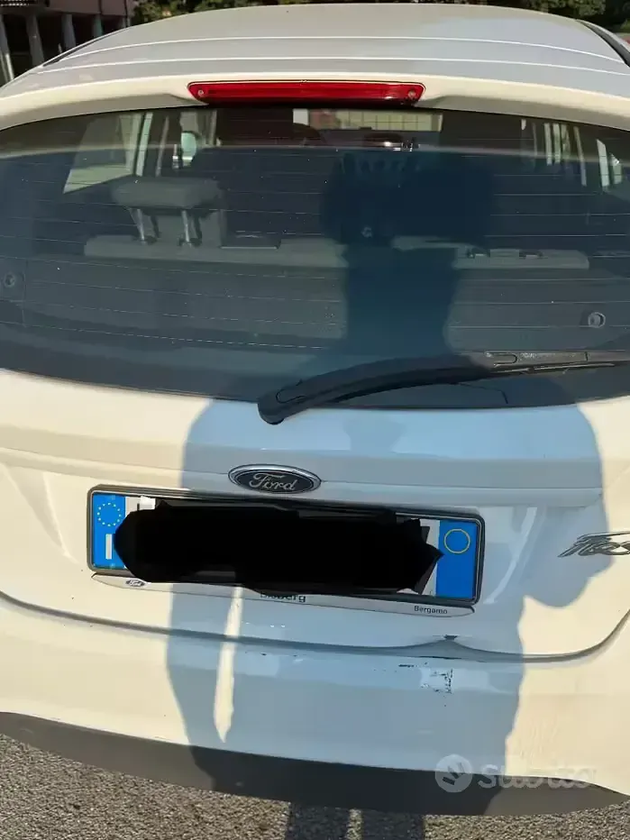 Usata Ford Fiesta 70 CV (51 kW) 2011 Bianco Berlina