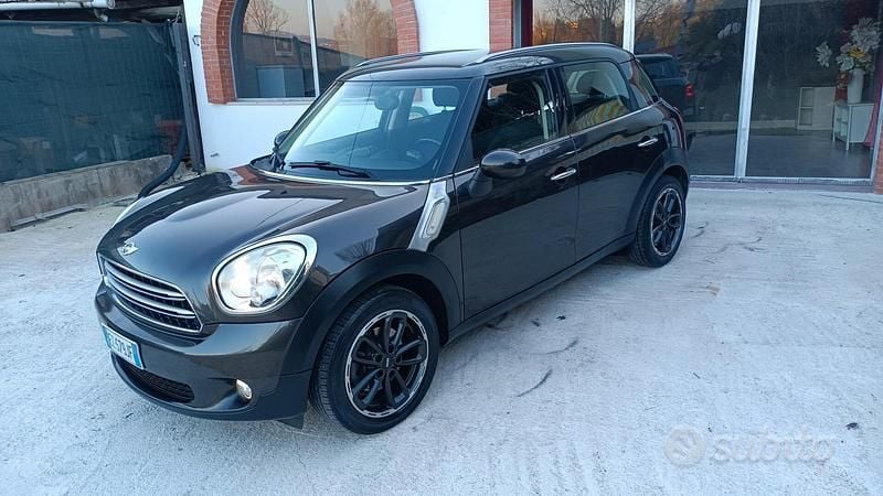 Usata Mini Cooper Countryman 111 CV (81 kW) 2015 Marrone SUV