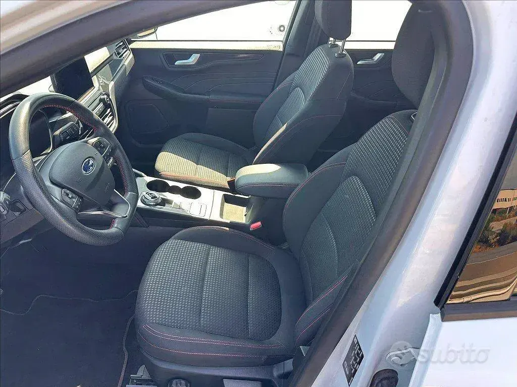 Usata Ford Kuga ST-Line X 190 CV (139 kW) 2024 Bianco SUV