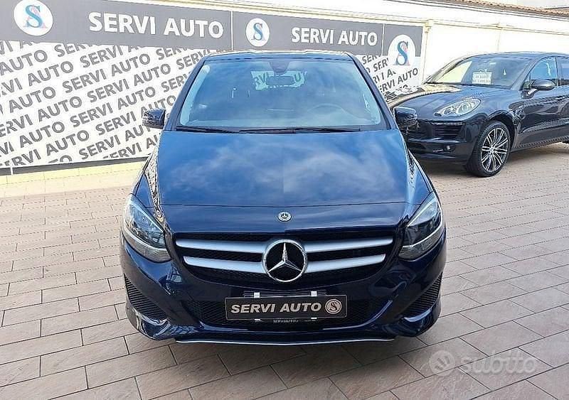 Usata Mercedes B180 Executive 109 CV (80 kW) 2018 Blu Monovolume