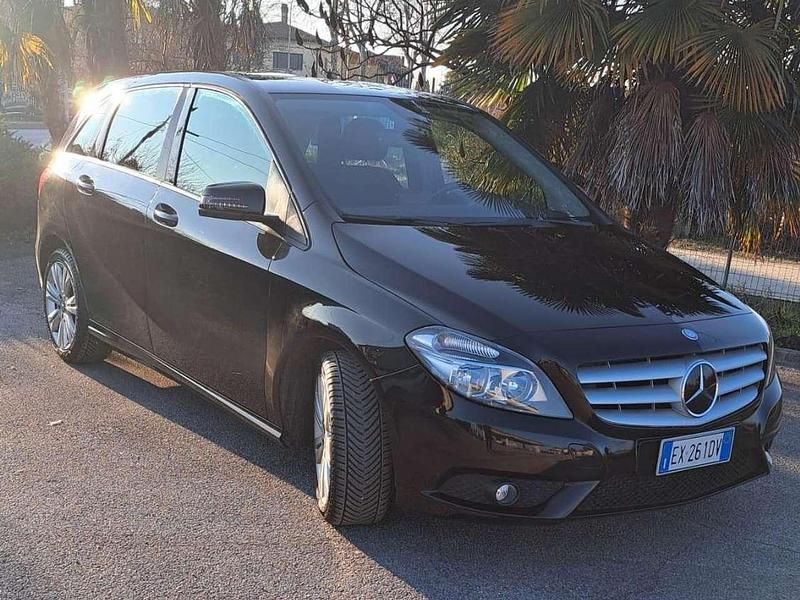 Usata Mercedes B180 Premium 109 CV (80 kW) 2014 Nero Utilitaria