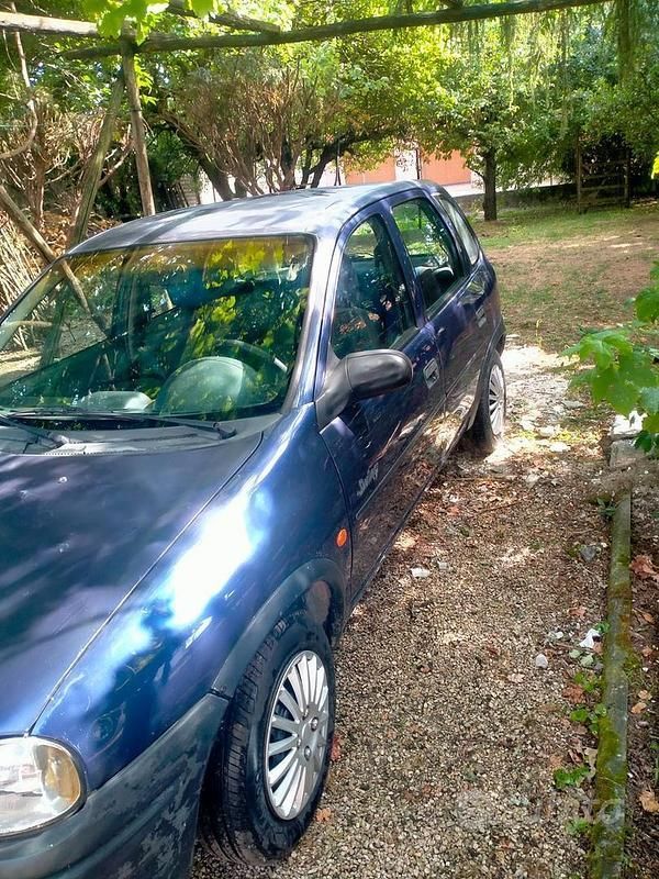 Usata Opel Corsa 65 CV (47 kW) 1998 Blu Utilitaria